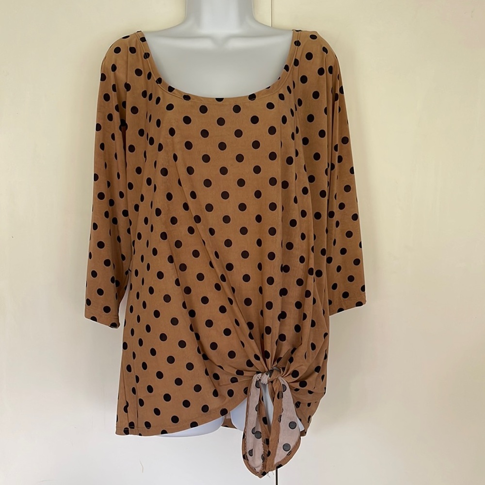 Brand new with tags! Flattering top that ties at bottom. Roomy Size 1X.